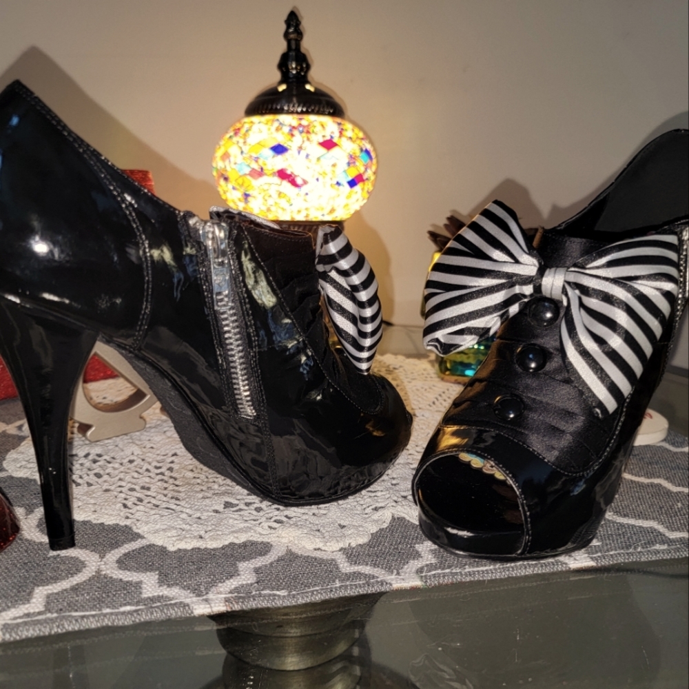 Size 7 Harajuku Lovers black patent & satin zip up peep toe heels, nearly new